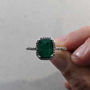 14k white gold emerald and diamond ring